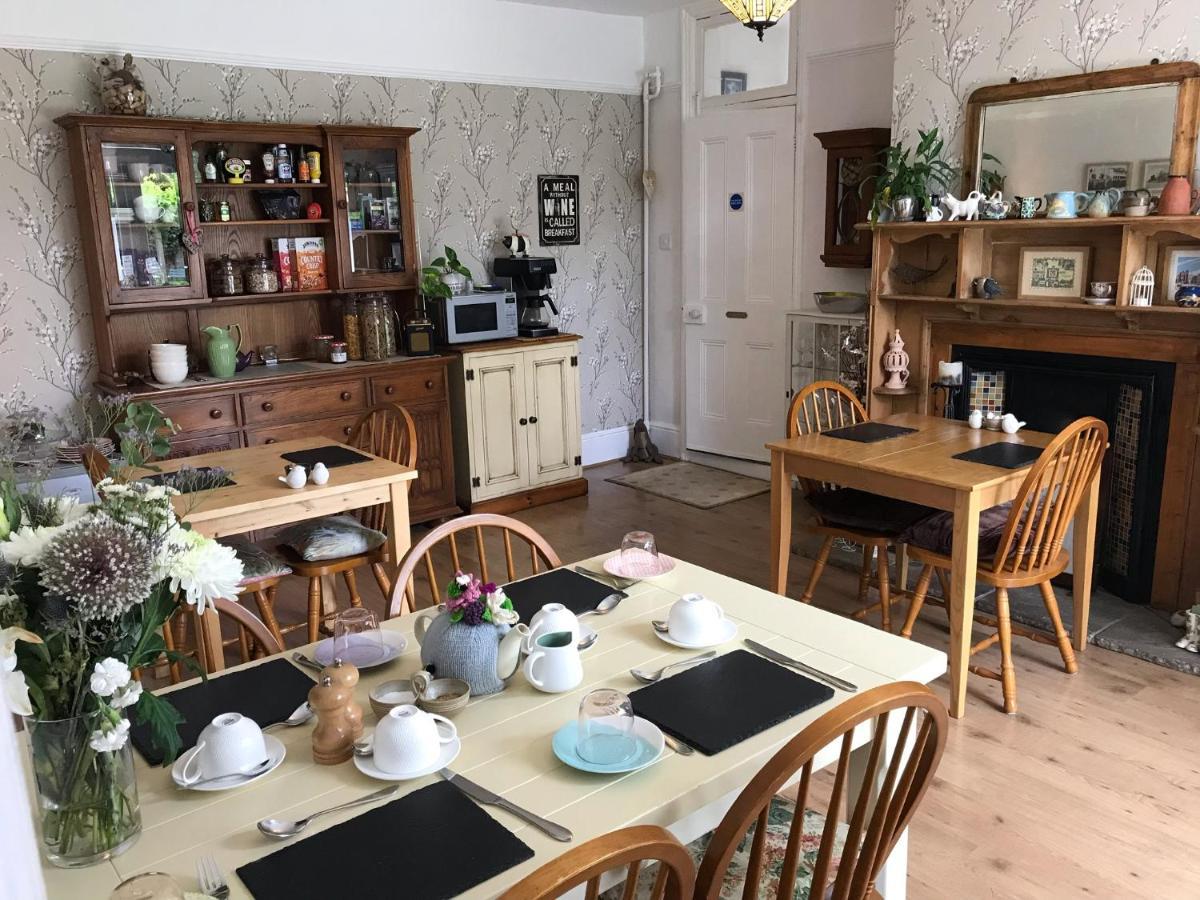 Bed & Breakfast The White House 3*